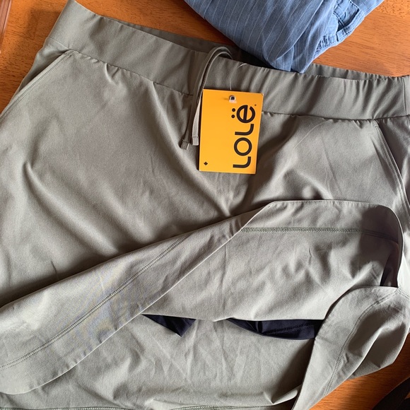 Lole skirt with attached shorts - Picture 4 of 5